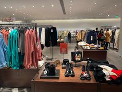-URBAN REVIVO(高德置地广场·春广场店)