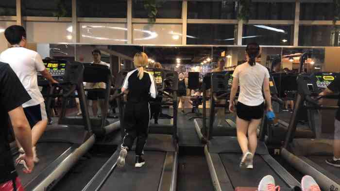 百德健力健身会所-"目测整个健身房最多500平方以前在坂田.