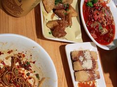 -诚铭记·虾仁汤包·成都小吃(融创店)