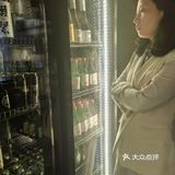 因为这里的服务员是最不像服务员的了