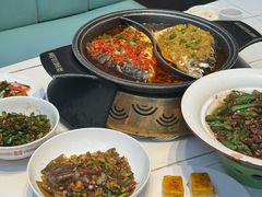 -阿瓦山寨·湘菜现炒·剁椒鱼头王(咸阳总店)