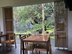-Chom Cafe and Restaurant