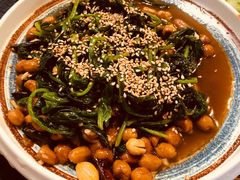 陈醋菠菜花生米-小窝头炭火铜锅