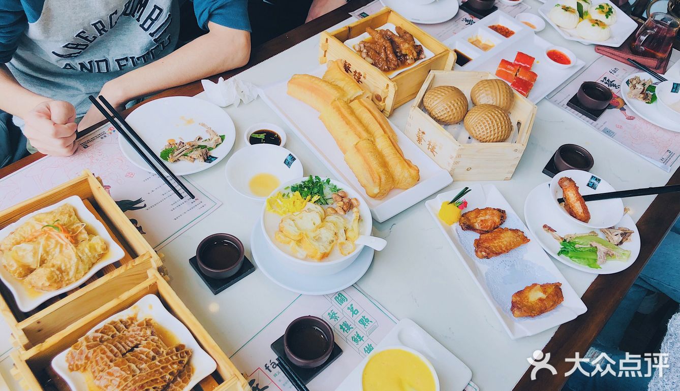 服务生会帮忙泡茶，很舒适哦