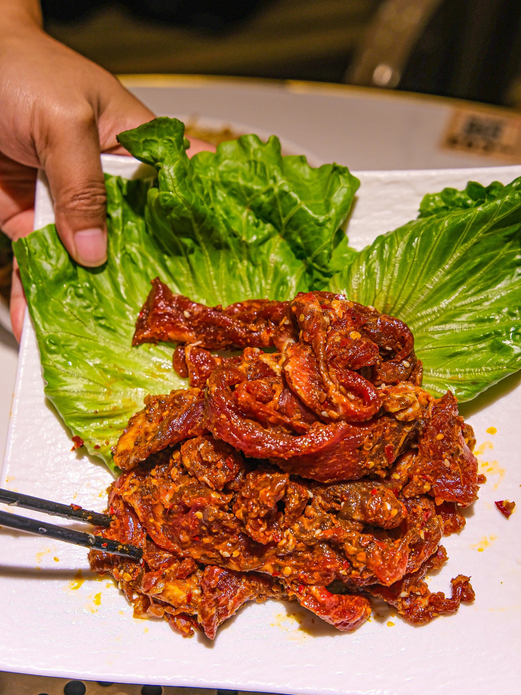 谁家吃烤肉配驻唱歌手呀