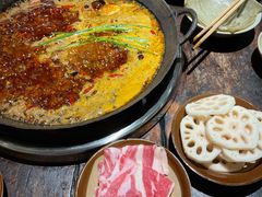 红锅-四小区火锅·巷子里的重庆火锅(花照壁店)