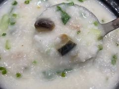 皮蛋瘦肉粥-正東记港味烧腊餐室(天鹅湖银泰城店)