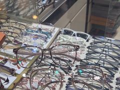 -三叶眼镜城批发市场(上海火车站店)