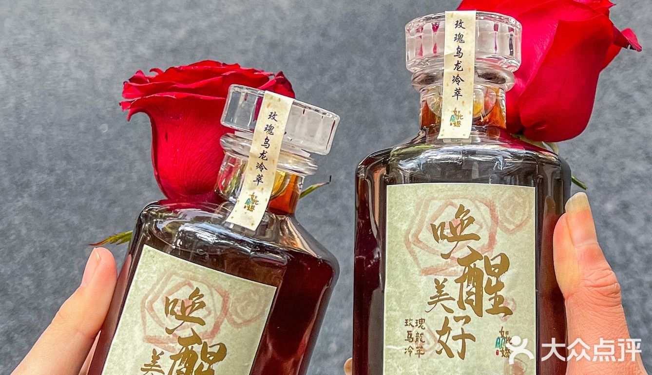 没想到刚刚办好校友卡 就在川大南门发现这家国风茶咖