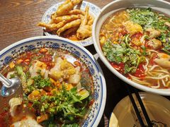 -爆炸头阿姨小四川正宗川味小吃(无任何分店)