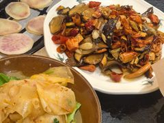 干椒炒见手青-阿山卓·野生菌火锅·纳西火塘烤肉