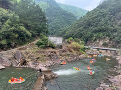 -安吉龙王山峡谷漂流
