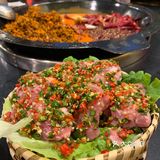 主业卖火锅，副业“开景区”