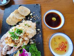 蒜香大尾鱿拼配白灼火箭鱿-汤和好天气 粤菜小馆(鸳鸯店)
