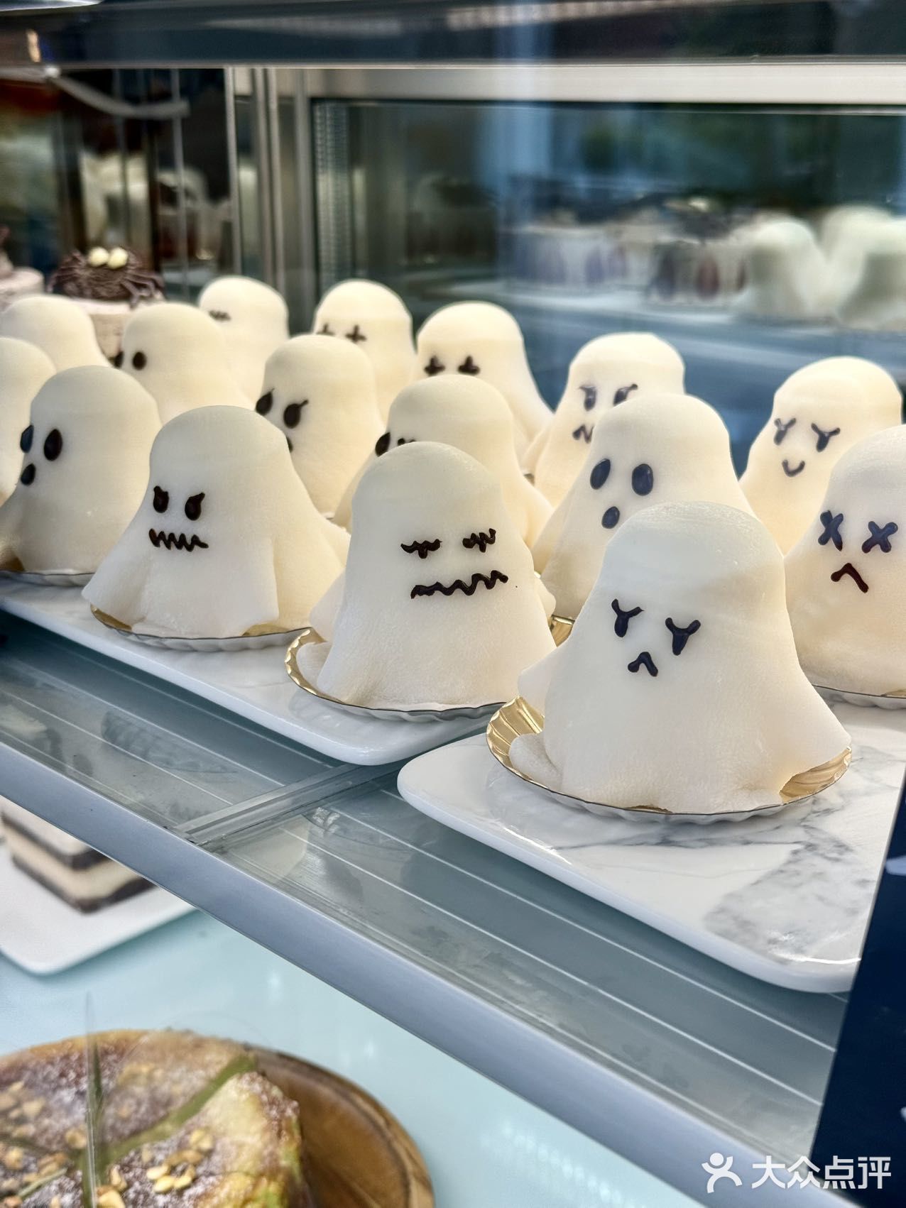 万圣节小👻出游丨被可爱的糕点迷住了