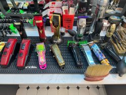 -老男孩男士理容馆·理发·烫染·修面