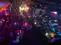 -UP嘻哈酒吧(粉巢店)
