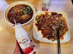 牛肉炒河粉-成都风味小吃(成都东站店)