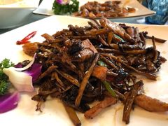 茶树菇炒猪颈肉-逸林轩中餐厅(中信泰富朱家角锦江酒店)