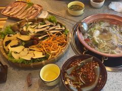 -阿婆情腊排骨火锅(忠义店)