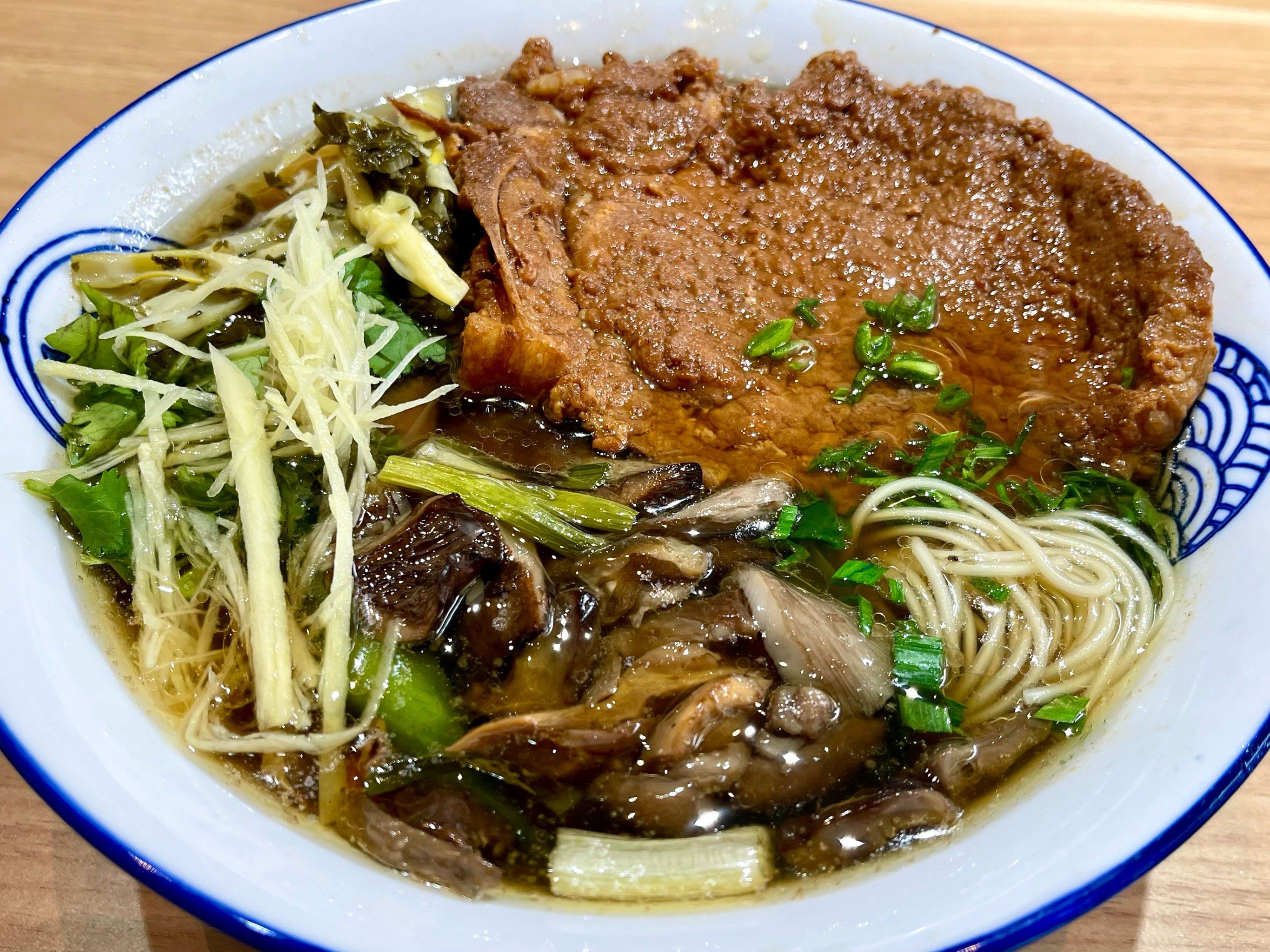 超正宗的虞山蕈油面