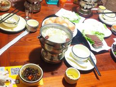 -茸梅路右拐龙虾-农家菜(松江店)