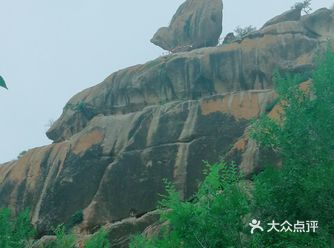 去年夏天老爸带我们一家人去看大草原的路上去过一个挺有