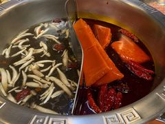 卜卜贝鸳鸯锅-憨铁匠老火锅(龙岗万科里店)