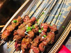 -沪小二炭火蛙锅(淮海中路美食不夜城店)