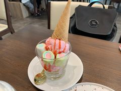 -Chom Cafe and Restaurant
