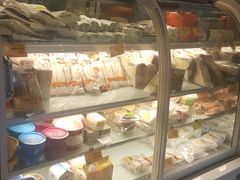 面包甜点陈列柜-一鸣真鲜奶吧(万地店)