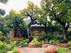 -Chom Cafe and Restaurant