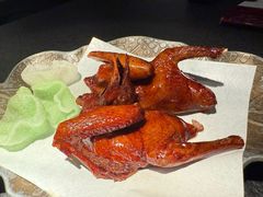 脆皮乳鸽-蝴蝶里·粤菜·点心(滨江龙湖店)