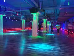 -奔马滚轴溜冰场