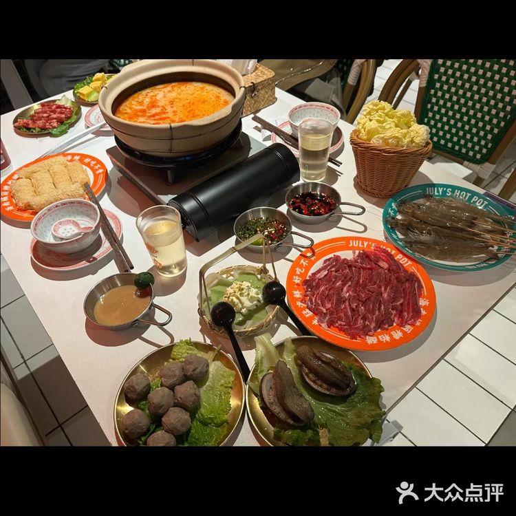 网红店，用的食材都还可以，降温喝的酸辣的挺舒服