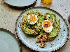 牛油果煮蛋吐司-RAC BAR(安福路店)