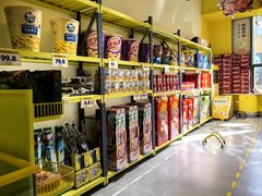 -咻啵翔翔零食基地(万达广场店)