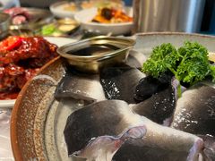 -草家酱蟹炭火烤肉店(珲春南路一店)
