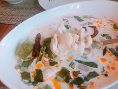 -Chom Cafe and Restaurant