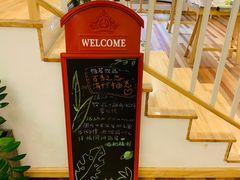 -猫的天空之城概念书店(束河店)