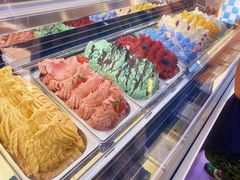 -百年港湾奥特莱斯(香炉礁店)