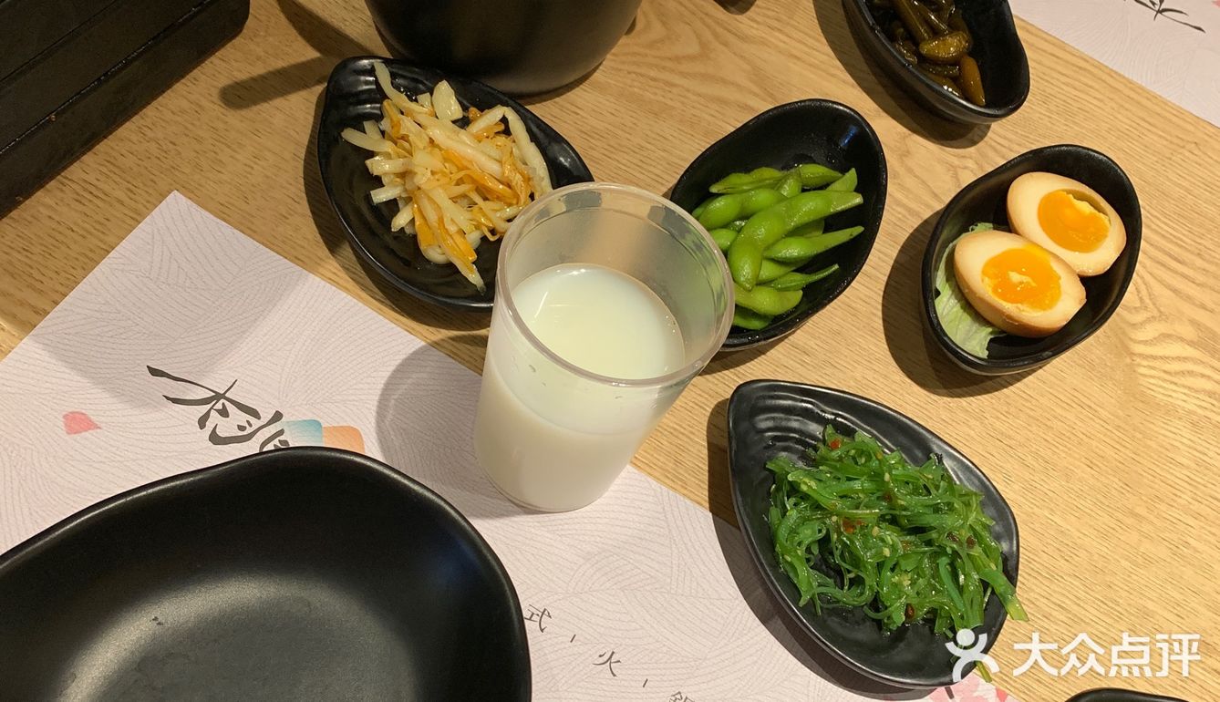 他家的小菜也很好吃，最爱的是流心蛋