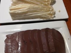 -茸梅路右拐龙虾-农家菜(松江店)