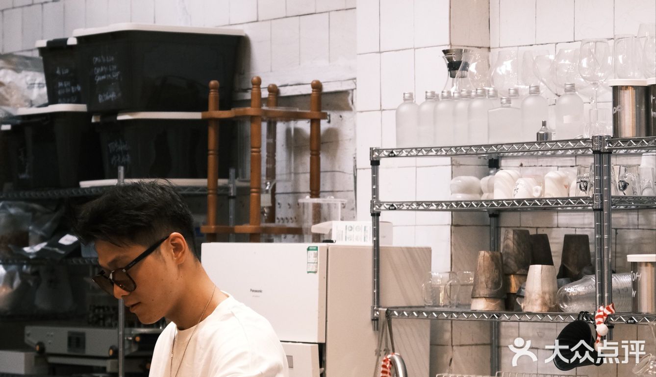 这是一家开业还不到一年的新店，却吸引了无比多