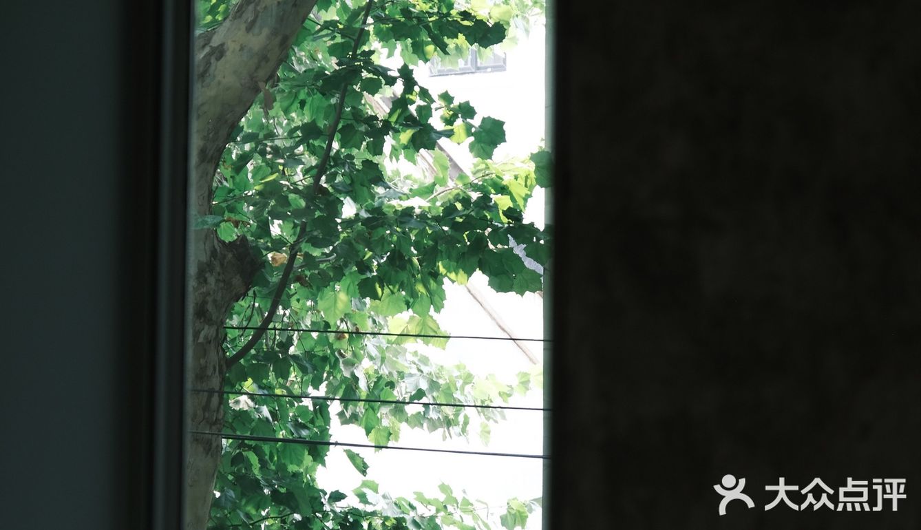 这是一家开业还不到一年的新店，却吸引了无比多