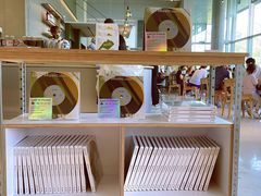 面包甜点陈列柜-SAANCI山池咖啡(海上世界文化艺术中心店)