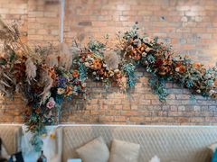 -FLOVIE FLORIST CAFE