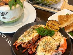 -Chom Cafe and Restaurant