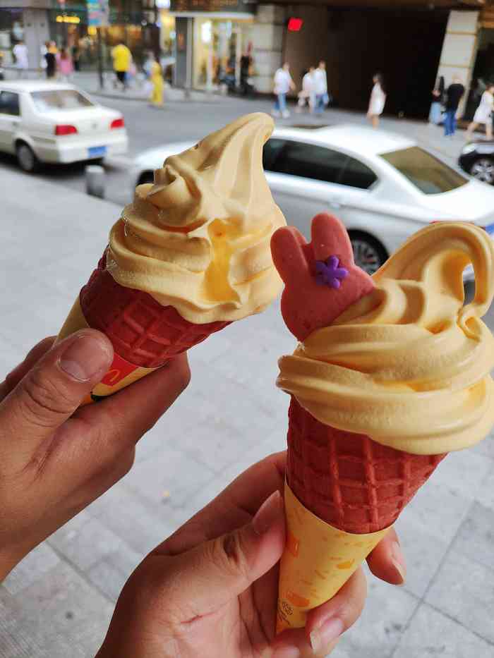 麦当劳甜品站-"麦当劳紫薯,当冰激凌遇上了甜筒,混合了自.