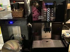 免费美式咖啡-HELLO 27 意面·沙拉·帕尼尼